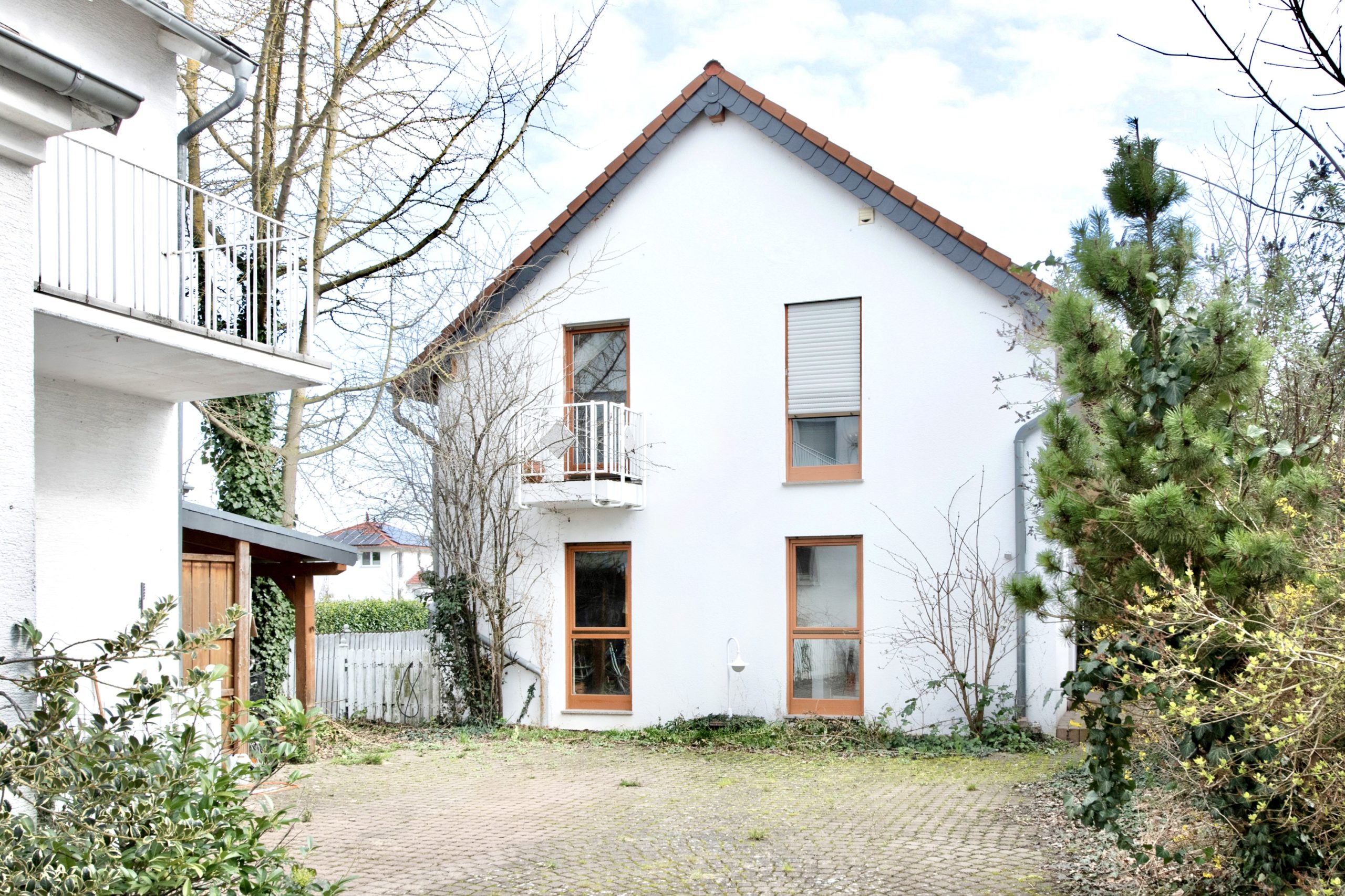 Provisionsfrei! Außergewöhnliches und sofort verfügbares EFH in Erfelden
